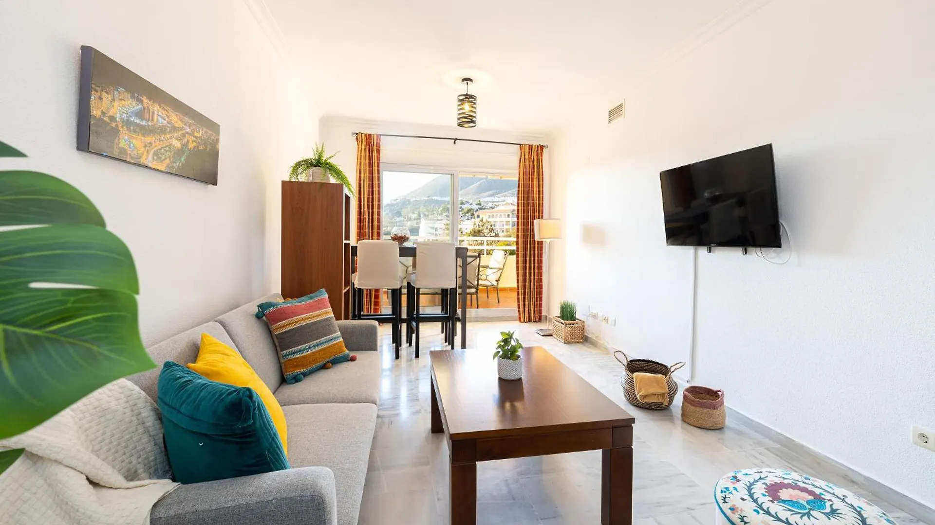 Apartment Holidays2Nueva Torrequebrada 2 Bedrooms And 2 Bathrooms, Terrace, Community Pool And Garage Benalmadena