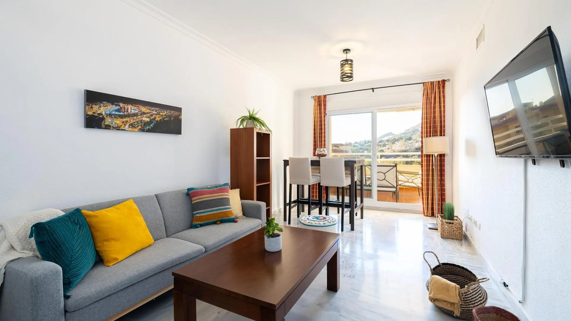 Apartment Holidays2Nueva Torrequebrada 2 Bedrooms And 2 Bathrooms, Terrace, Community Pool And Garage Benalmadena