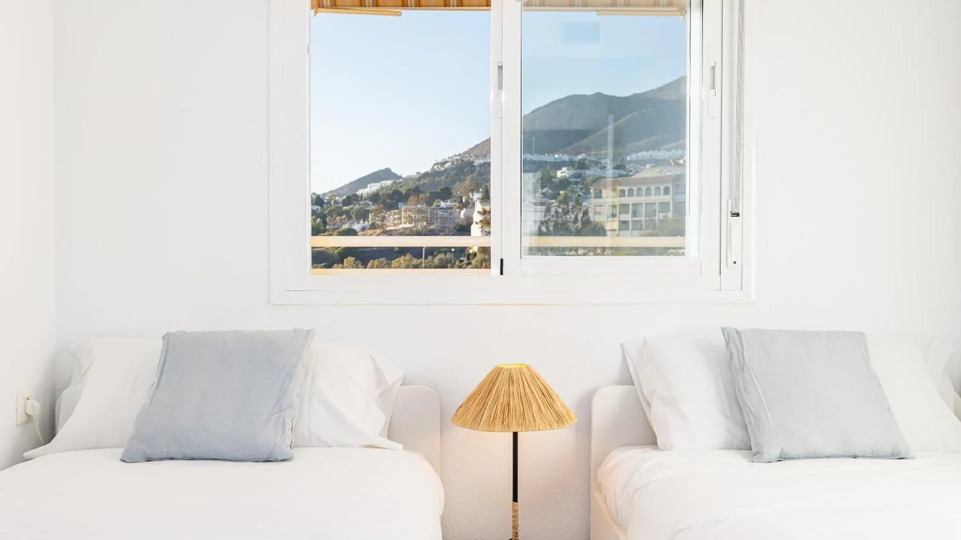 Apartment Holidays2Nueva Torrequebrada 2 Bedrooms And 2 Bathrooms, Terrace, Community Pool And Garage Benalmadena